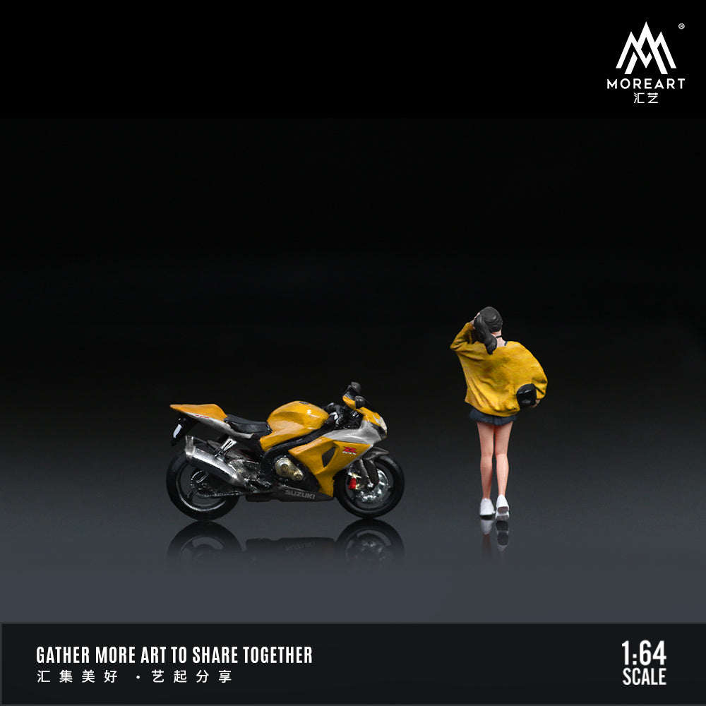 MoreArt 1:64 Suzuki GSX-R1000 Black and Yellow Motorcycle Beauty Doll Set (1 Motorcycle + 1 Figure)
