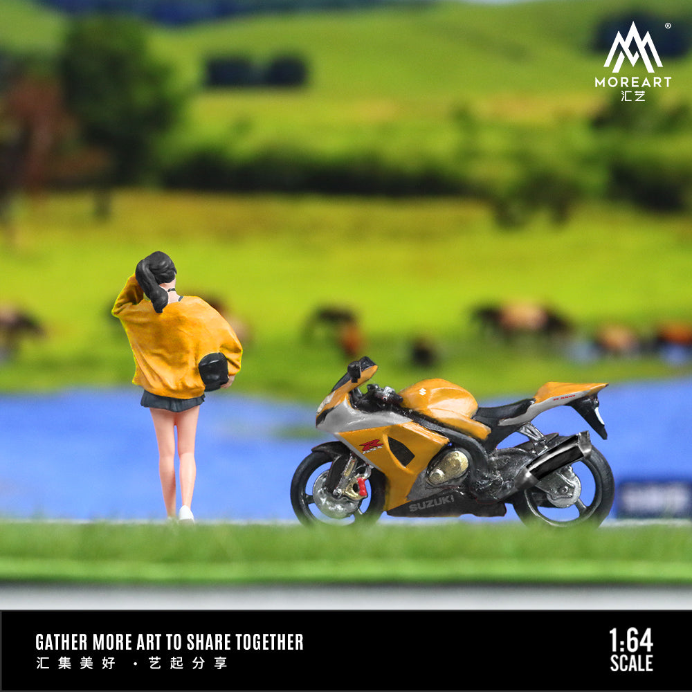 MoreArt 1:64 Suzuki GSX-R1000 Black and Yellow Motorcycle Beauty Doll Set (1 Motorcycle + 1 Figure)