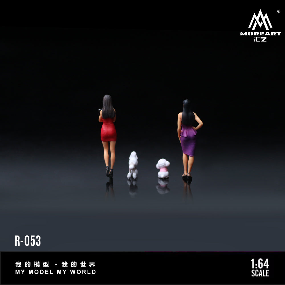 MoreArt 1:64 Dog Walking Girl Doll A Set (2 Women + 2 Dogs Figures Set)