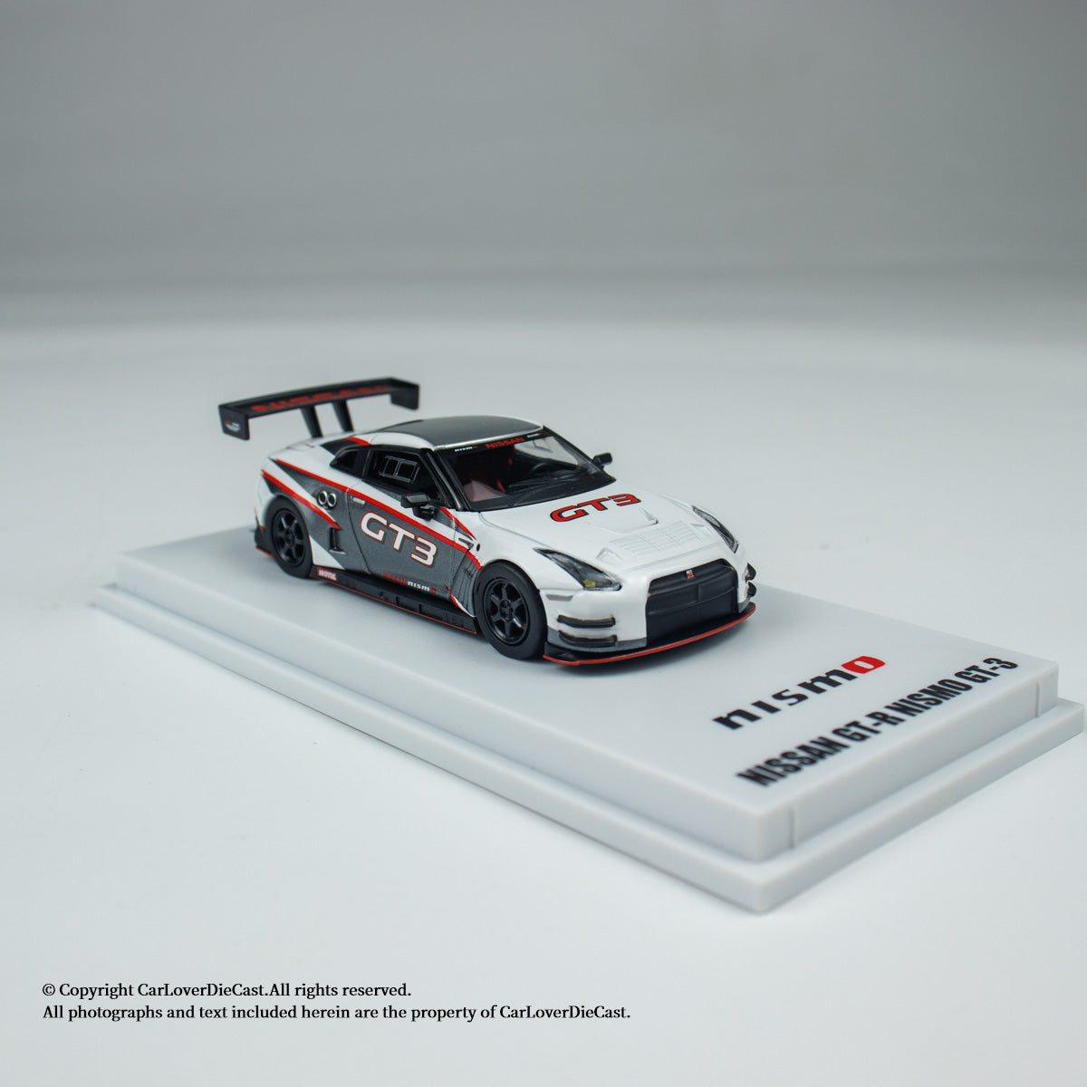Kyosho 1:64 NISSAN GT-R NISMO GT-3 (White / Presentation) (MOTN LED Base Compatible)