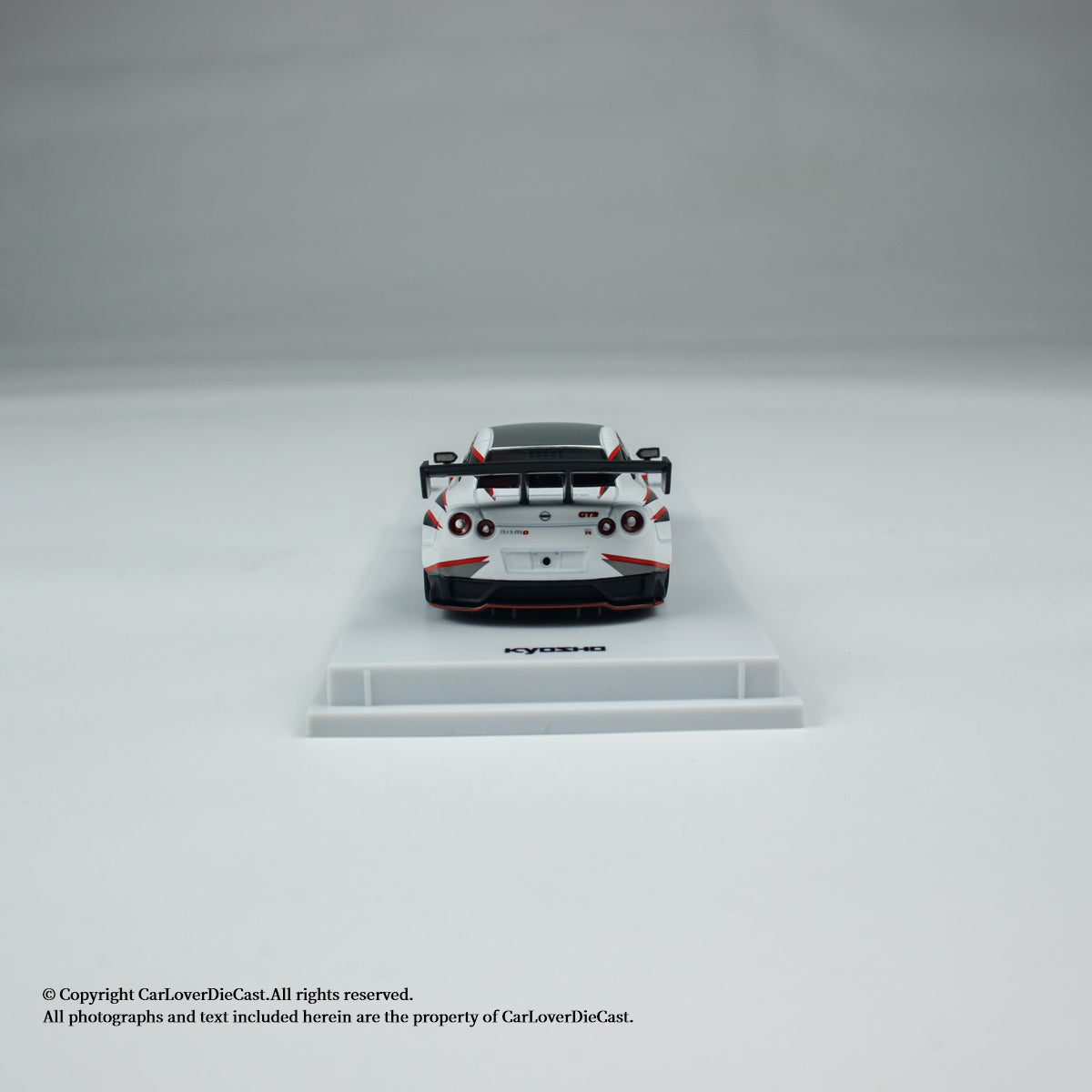 Kyosho 1:64 NISSAN GT-R NISMO GT-3 (White / Presentation) (MOTN LED Base Compatible)