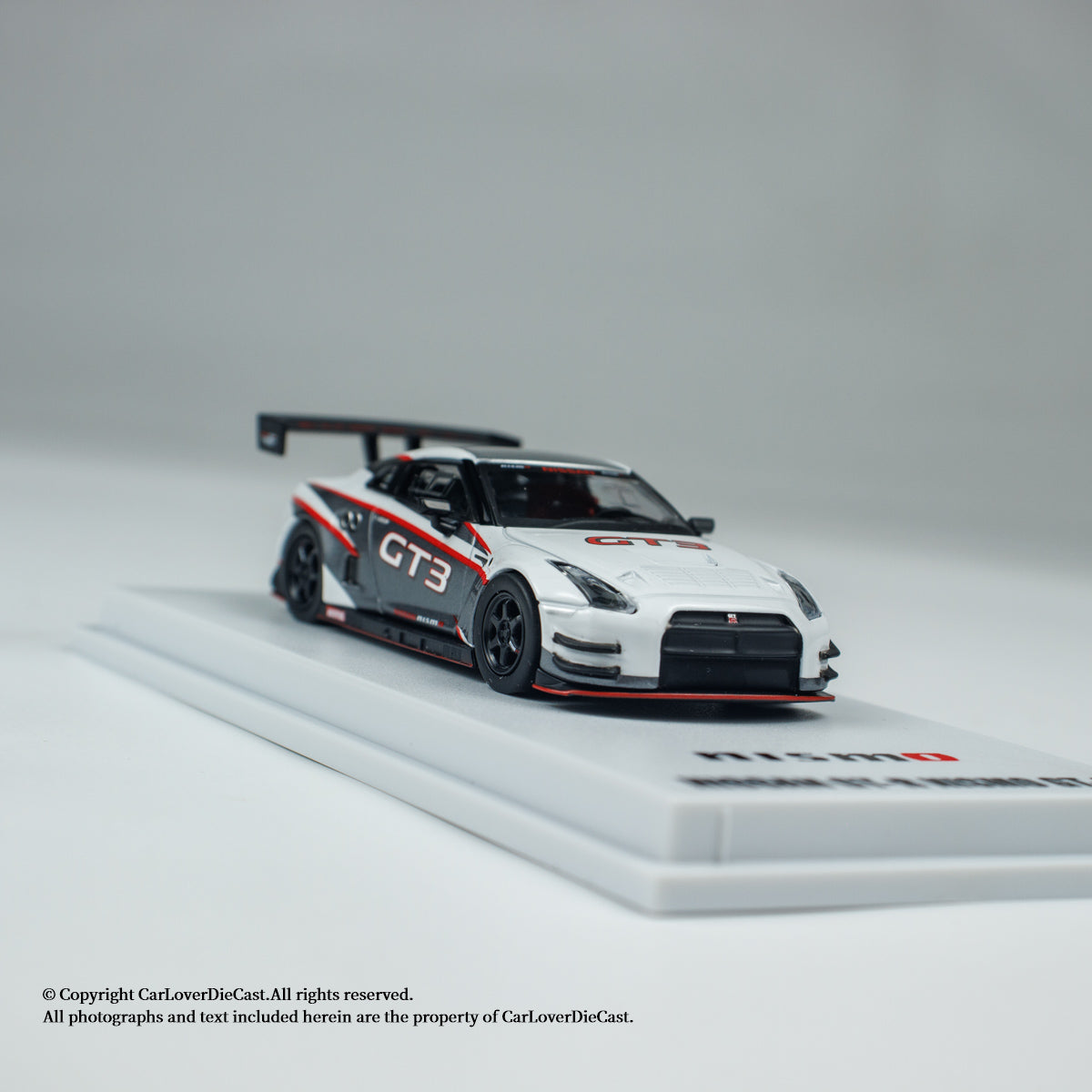 Kyosho 1:64 NISSAN GT-R NISMO GT-3 (White / Presentation) (MOTN LED Base Compatible)