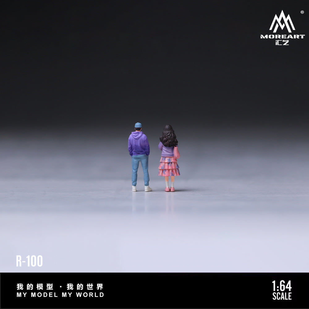 MoreArt 1:64 Street Casual Pet Walking Couple Figure Set (2 Figures Set)