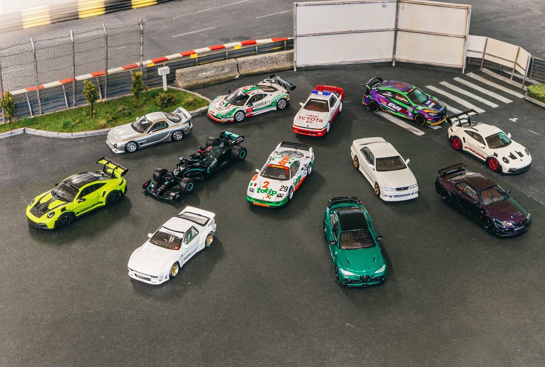 Tarmac Works X iXO Models 1/64 Ferrari F40 LM 24h of Le Mans 1994 #29 - HOBBY64