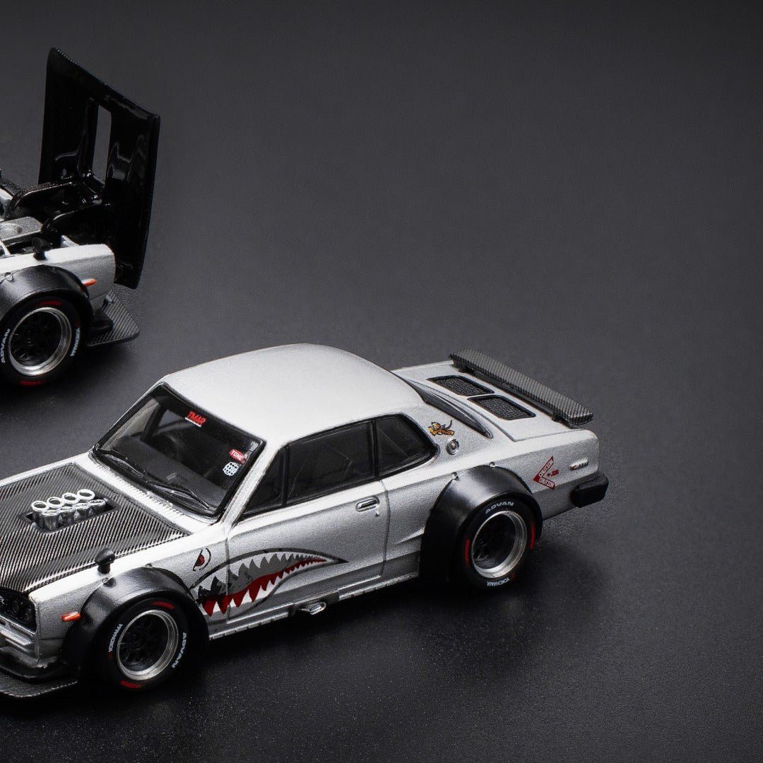 Pop Race X Enigma 1:64 Nissan Skyline GT-R KPGC10 Hakosuka V8 Drift Silver Shark in Blister Packaging (PRE005)
