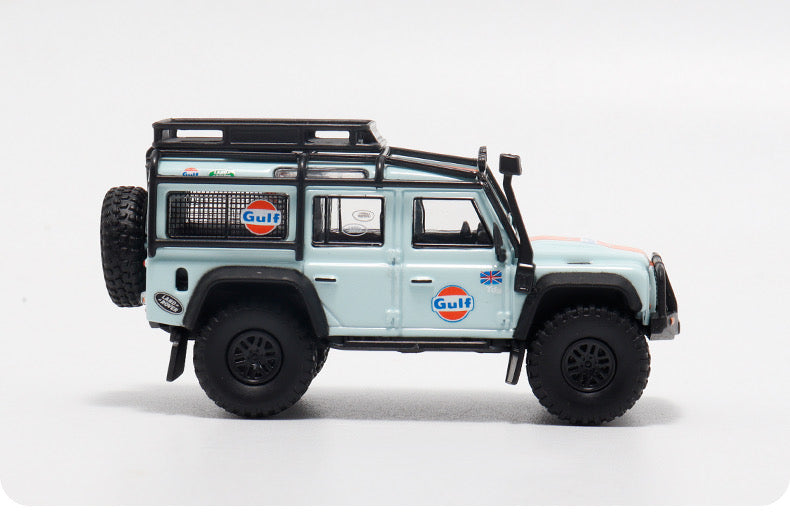 Master Model 1:64 Land Rover Defender 110 4X4 Off Road with Accessories - Gulf Clean Version