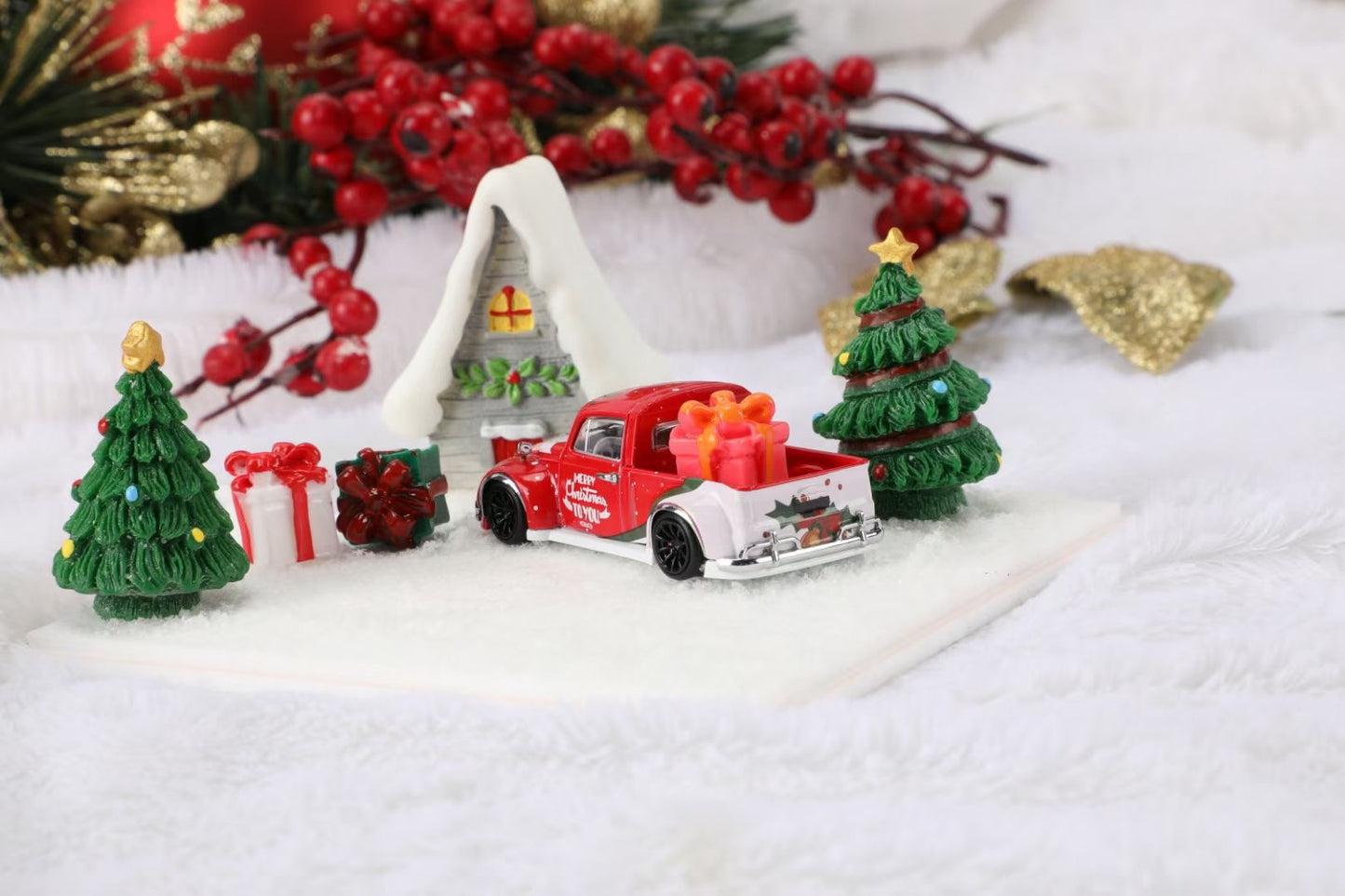 Liberty64 1:64 Volkswagen Beetle Pickup Robert Design Christmas Edition with Christmas Diorama Limited 699 Pieces