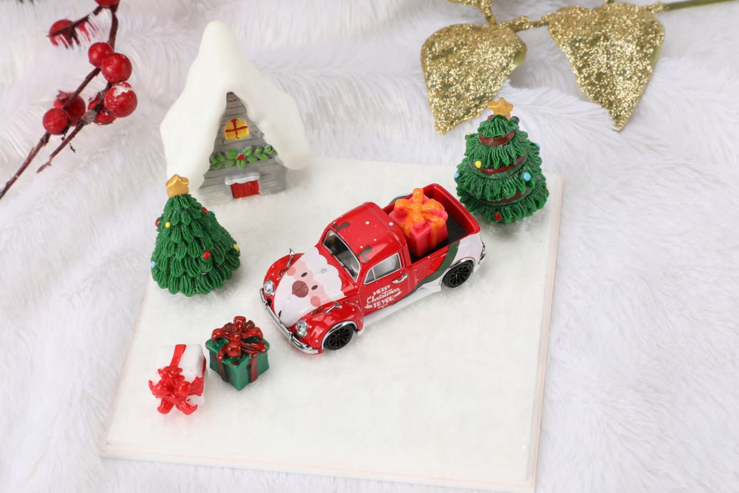 Liberty64 1:64 Volkswagen Beetle Pickup Robert Design Christmas Edition with Christmas Diorama Limited 699 Pieces