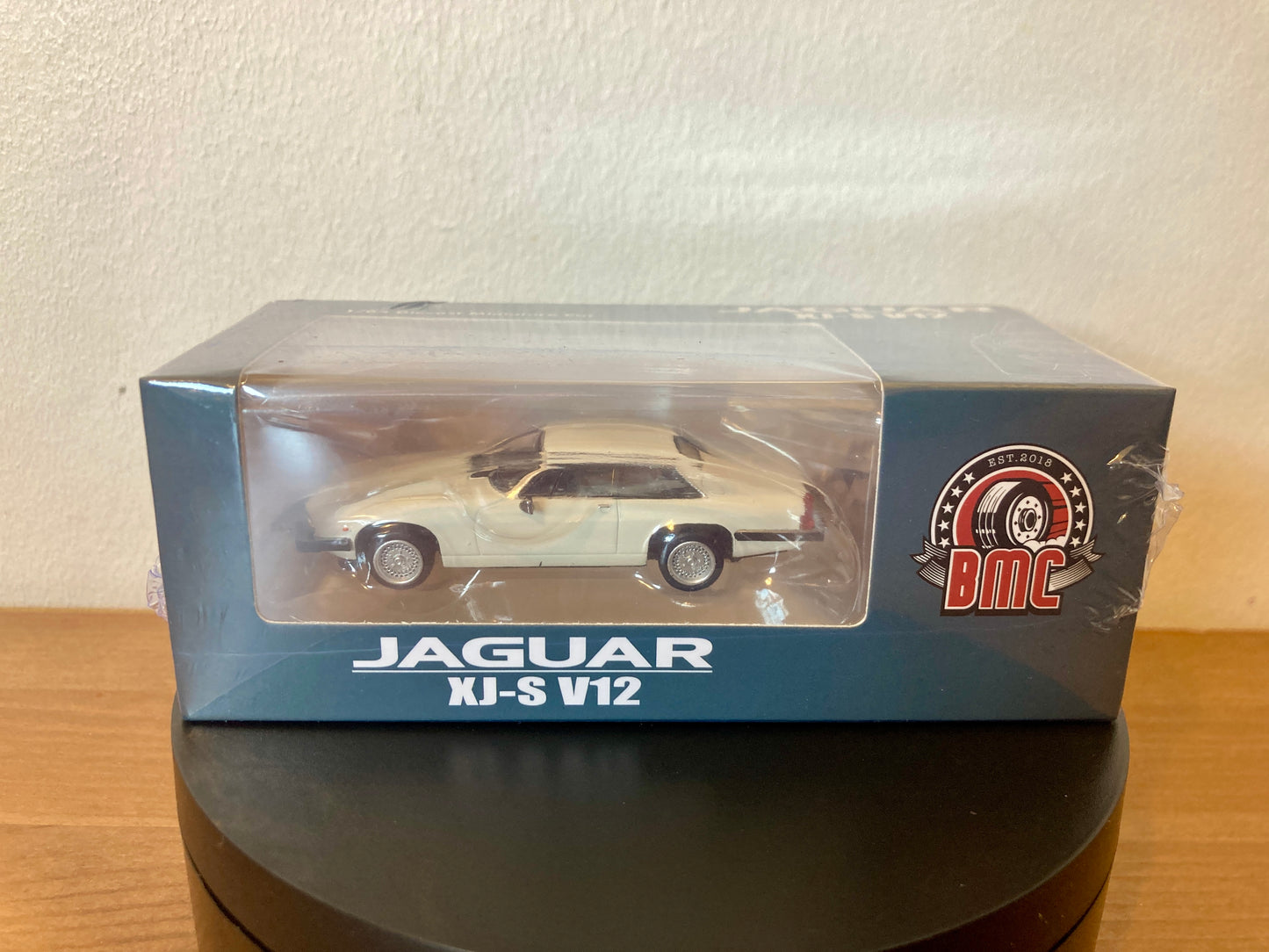 BM Creations 1/64 Jaguar XJ-S XJS V12 Glacier White with 4 Additional Wheels (RHD)