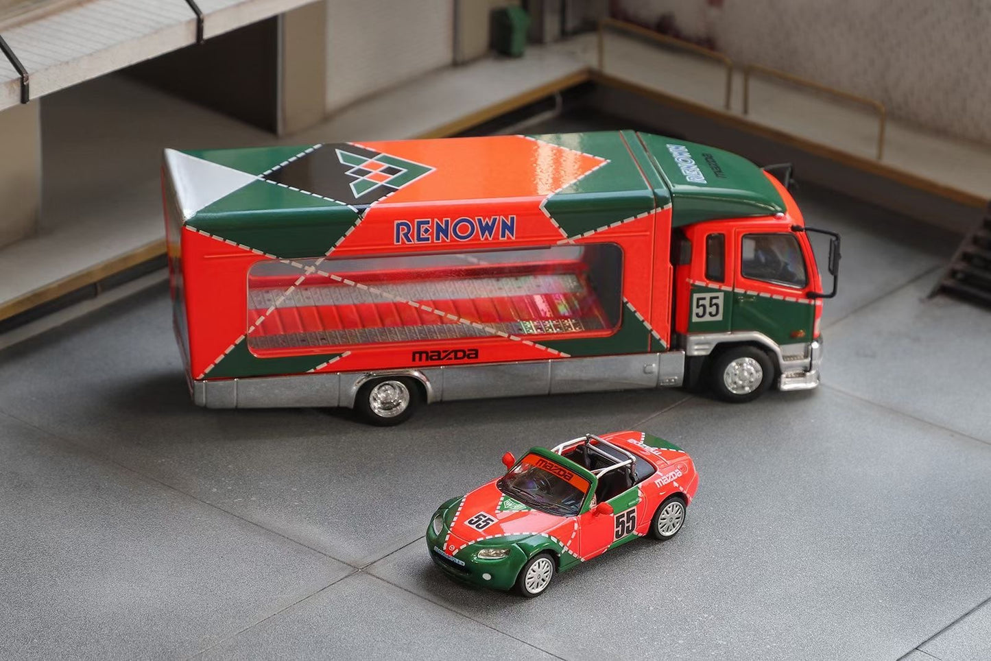 Shadow Pro 1:64 Mitsubishi Fuso Fighter MK2 FK 2017 Outriggers Raised Transparent Truck + Mazda MX-5 NC Le Mans Champion 787b Orange Green Limited 999 Pieces -2 Car Set