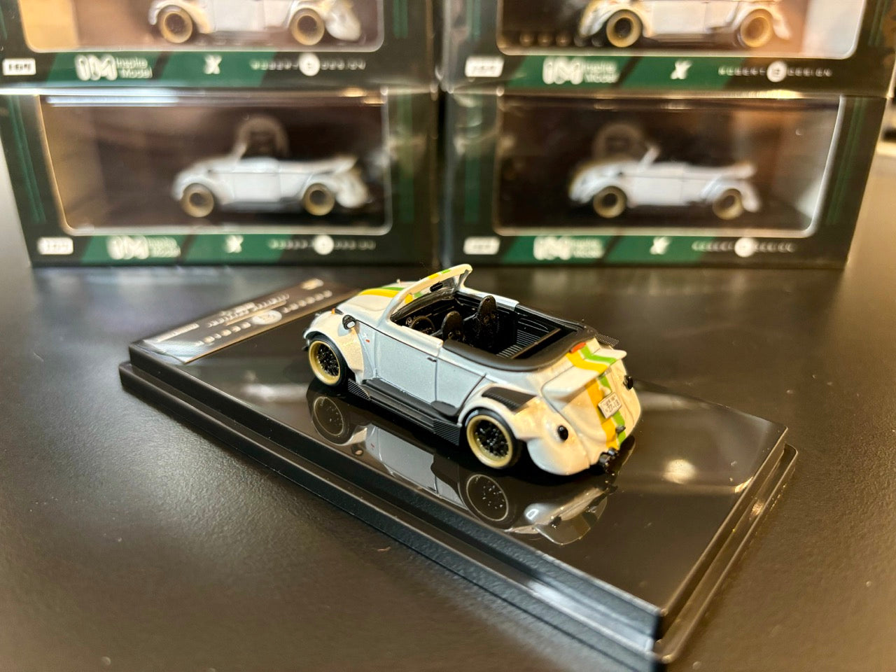 Inspire Model 1/64 Volkswagen Beetle RWB Robert Design Stripe- White 2(ST740008H)