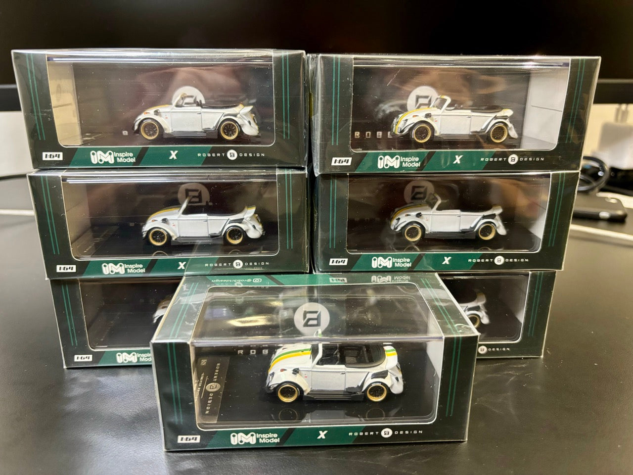 Inspire Model 1/64 Volkswagen Beetle RWB Robert Design Stripe- White 2(ST740008H)