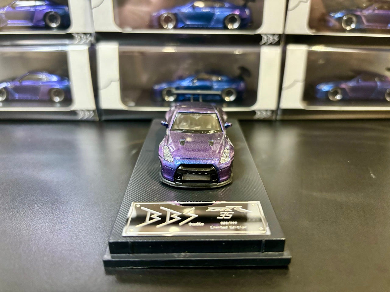 Big Boy Studio 1/64 Nissan Skyline GT-R R35 Chameleon Changing Colour Purple and Blue