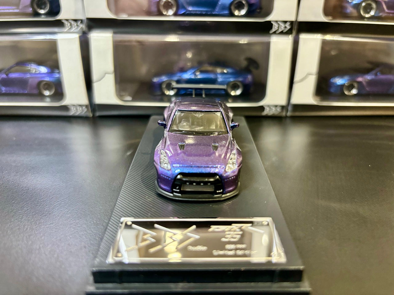 Big Boy Studio 1/64 Nissan Skyline GT-R R35 Chameleon Changing Colour Purple and Blue