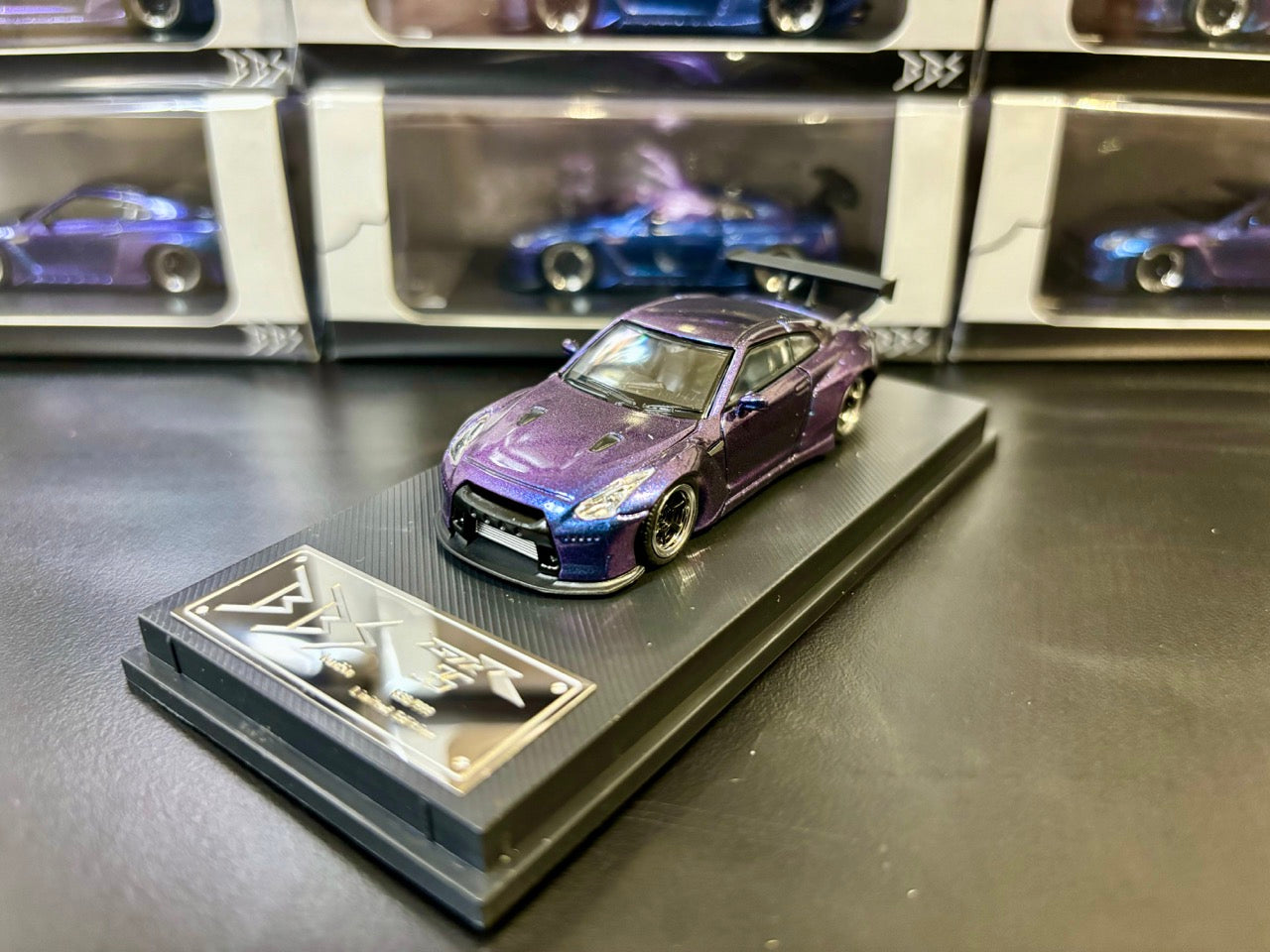 Big Boy Studio 1/64 Nissan Skyline GT-R R35 Chameleon Changing Colour Purple and Blue