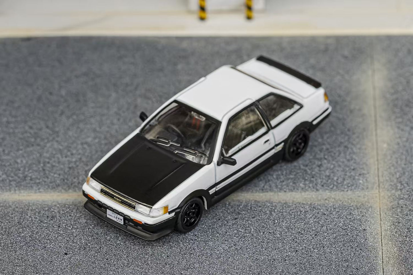 DCT 1:64 Toyota Corolla AE86 Levin White Black Hood Toyota Official Licensed