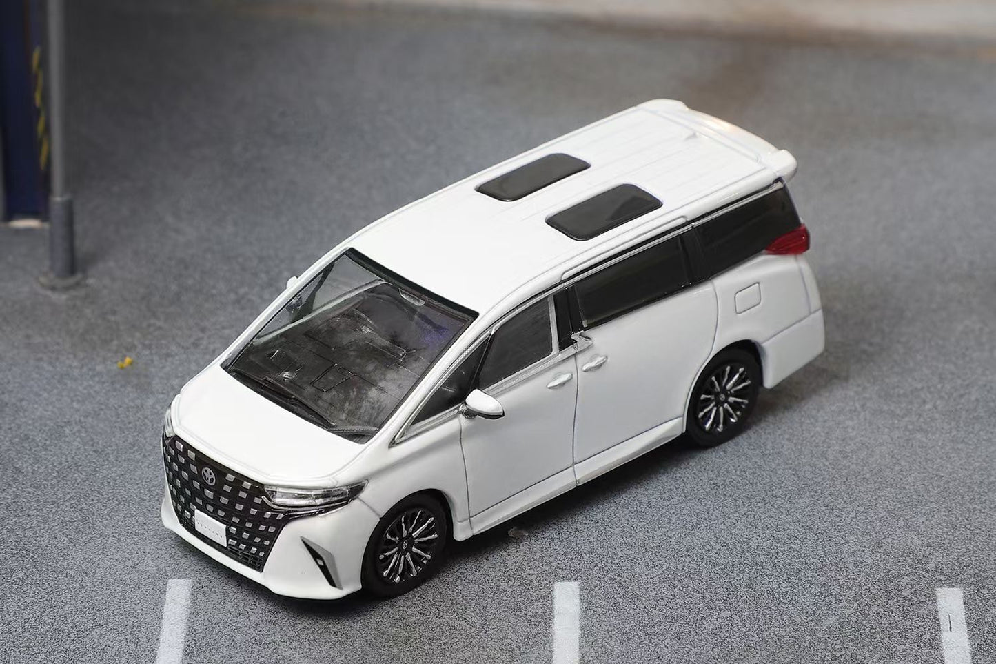 DCT 1:64 Toyota Alphard MK4 AH40 RHD White Toyota Official Licensed