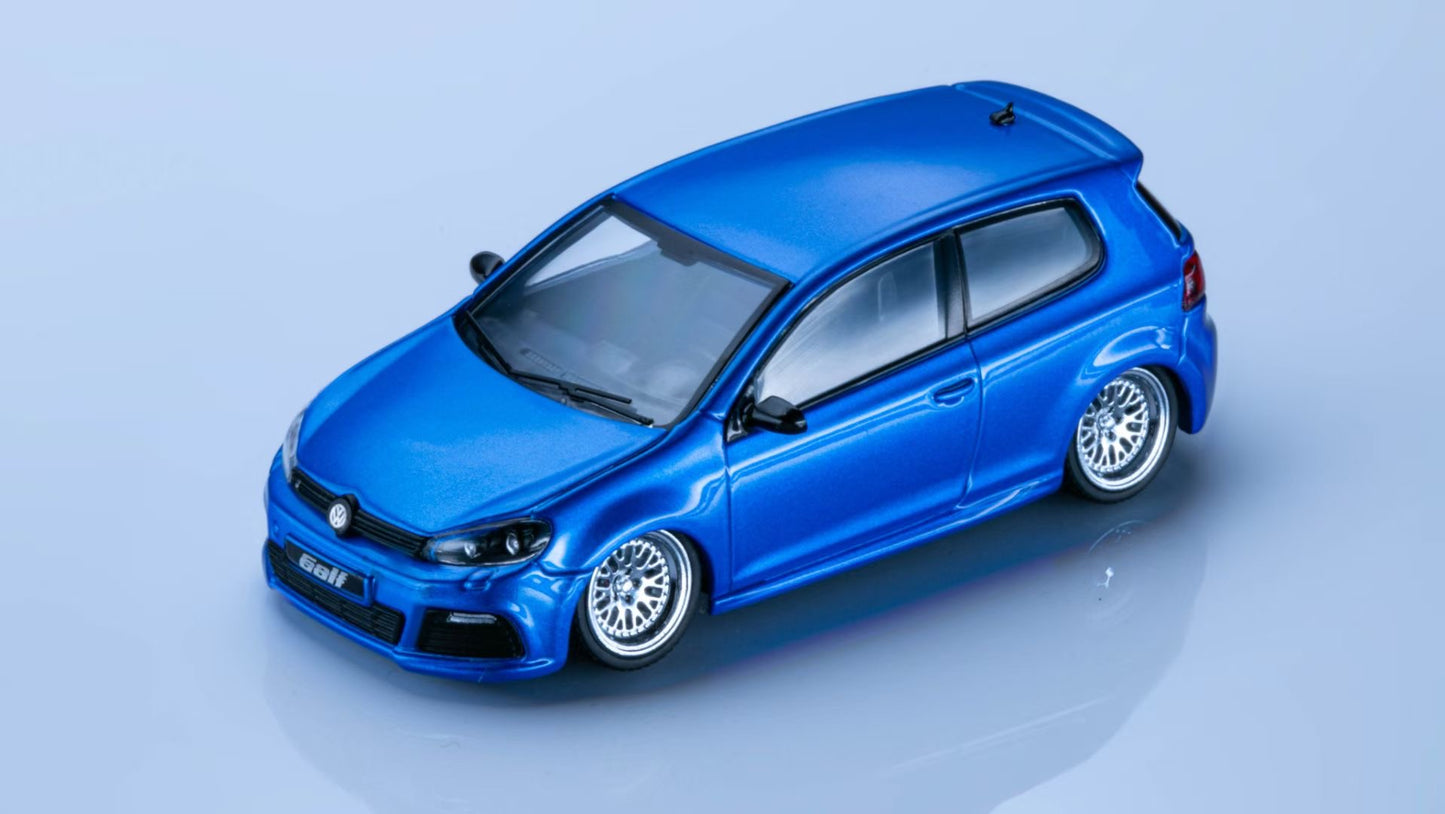 Maxwell 1:64 Volkswagen Golf GTI MK6 Pearl Blue BBS Wheels Low Stance Version Openable Front Hood Detailed Engine (China Beijing Hobby Expo HEC 2025 Event Edition)