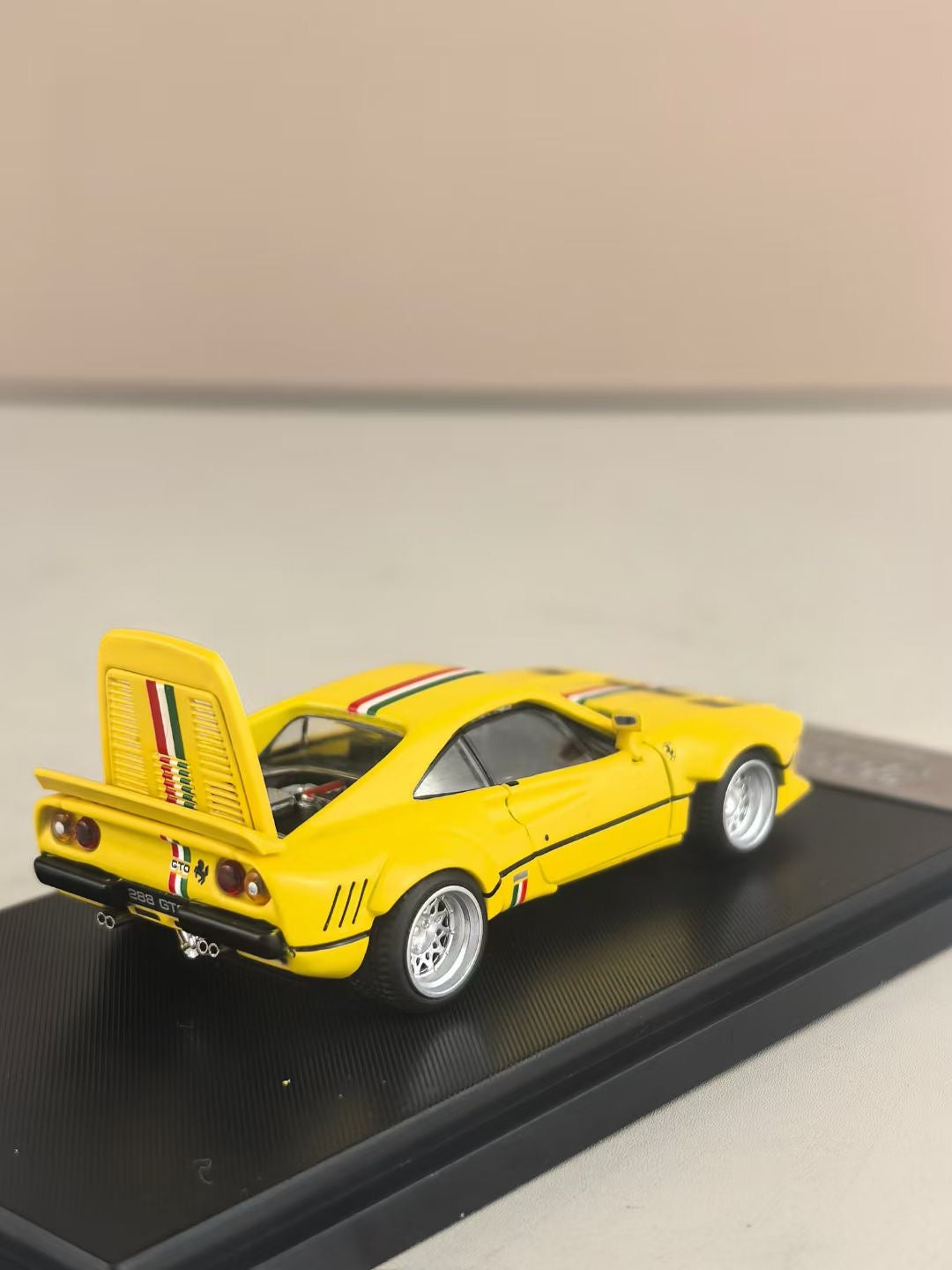Hone Model 1:64 Ferrari 288 GTO Wide Body Custom Yellow with Racing Strips Openable Rear Engine Hood