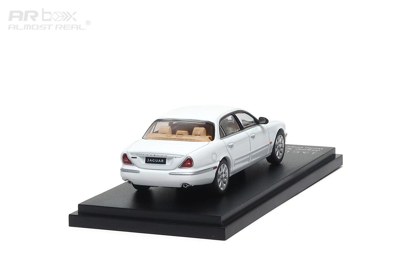 AR Box 1:64 Jaguar XJ350 White Onyx Jaguar Official Licensed