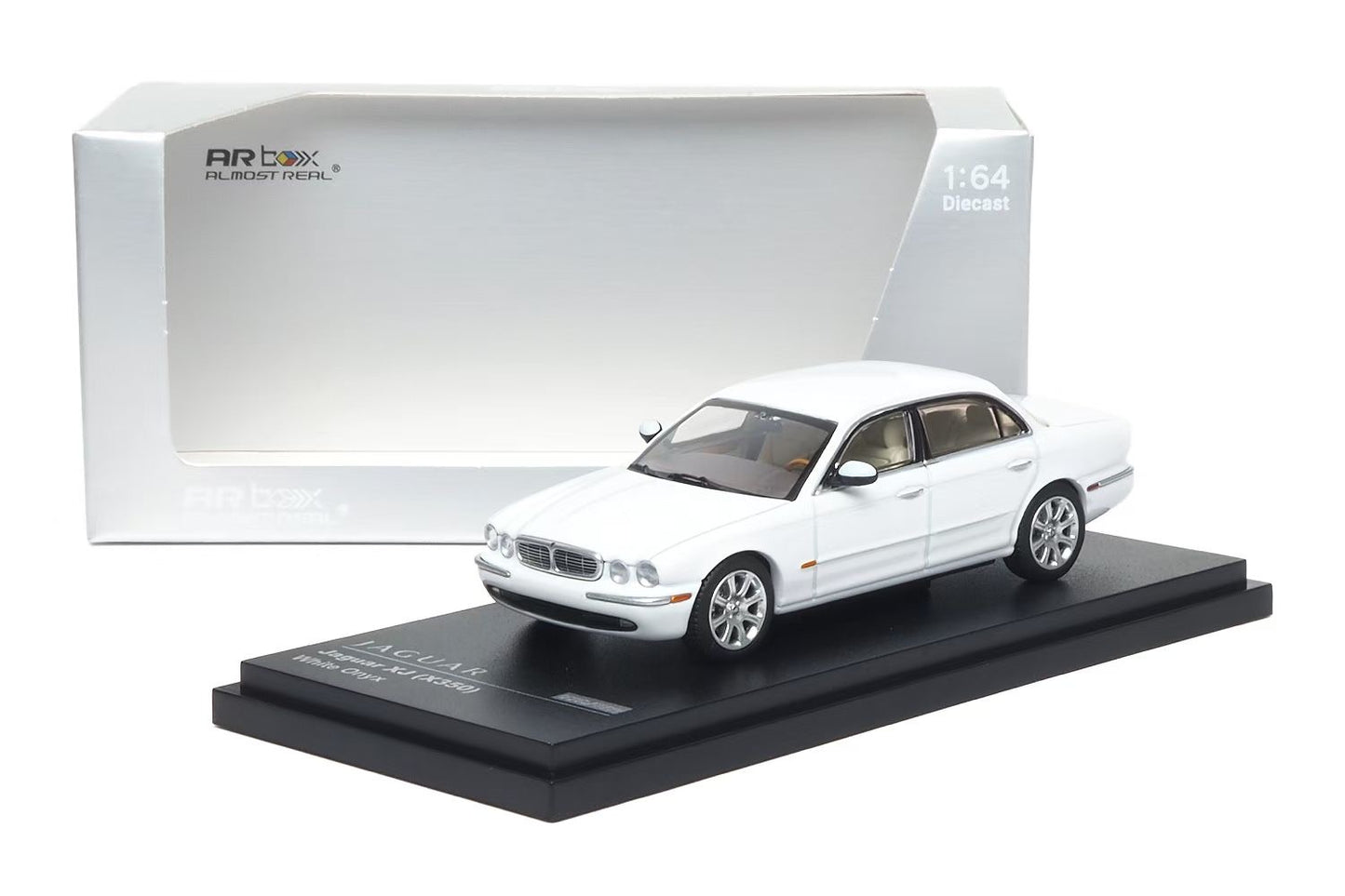 AR Box 1:64 Jaguar XJ350 White Onyx Jaguar Official Licensed