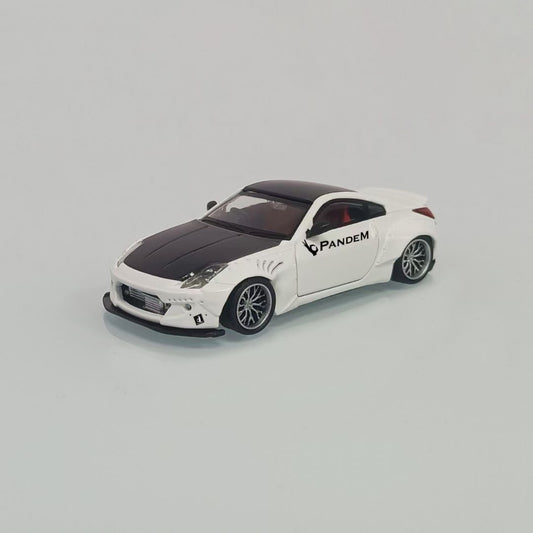 Solo 1:64 Nissan Fairlady Z33 350Z Pandem Rocket Bunny Custom White with Black Hood