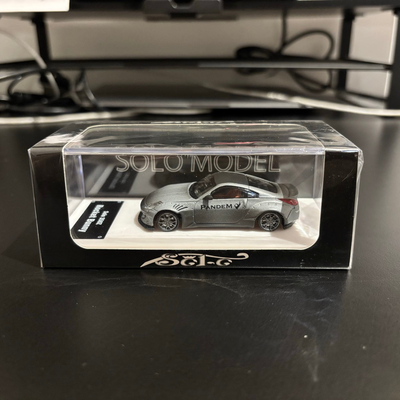 Solo 1:64 Nissan Fairlady Z33 350Z Pandem Rocket Bunny Custom Combat Grey