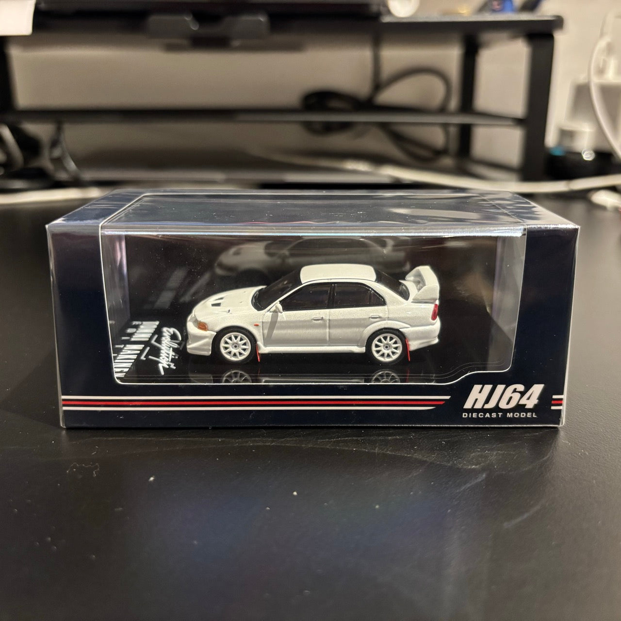 Hobby Japan 1:64 MITSUBISHI LANCER GSR EVOLUTION 6 (T.M.E) (CP9A) 2000 with Mud flap Scortia White Official Licensed (HJ642033BW)