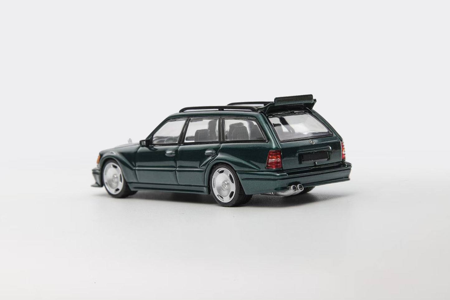 Mortal 1:64 Mercedes Benz E Class S124 Estate T-MODELL EVO 2 Pearl Green