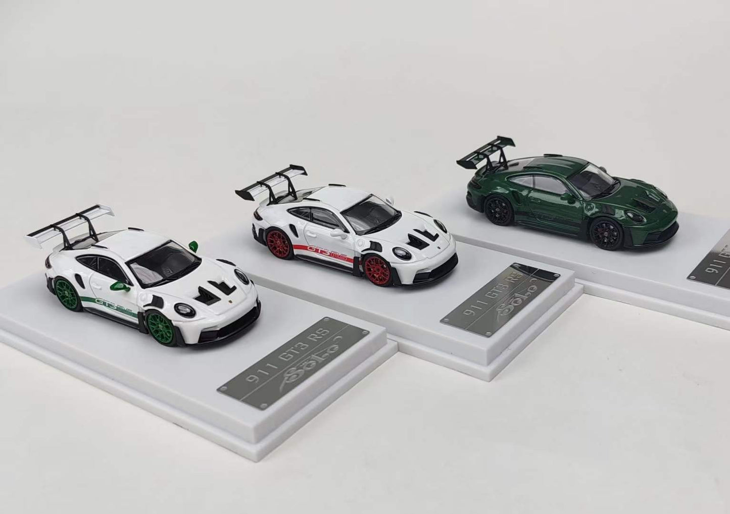 Solo 1:64 Porsche 992 GT3 RS White with Green Wheels