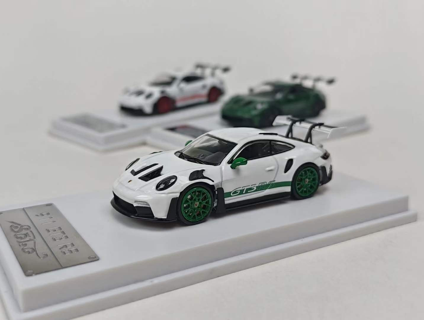 Solo 1:64 Porsche 992 GT3 RS White with Green Wheels