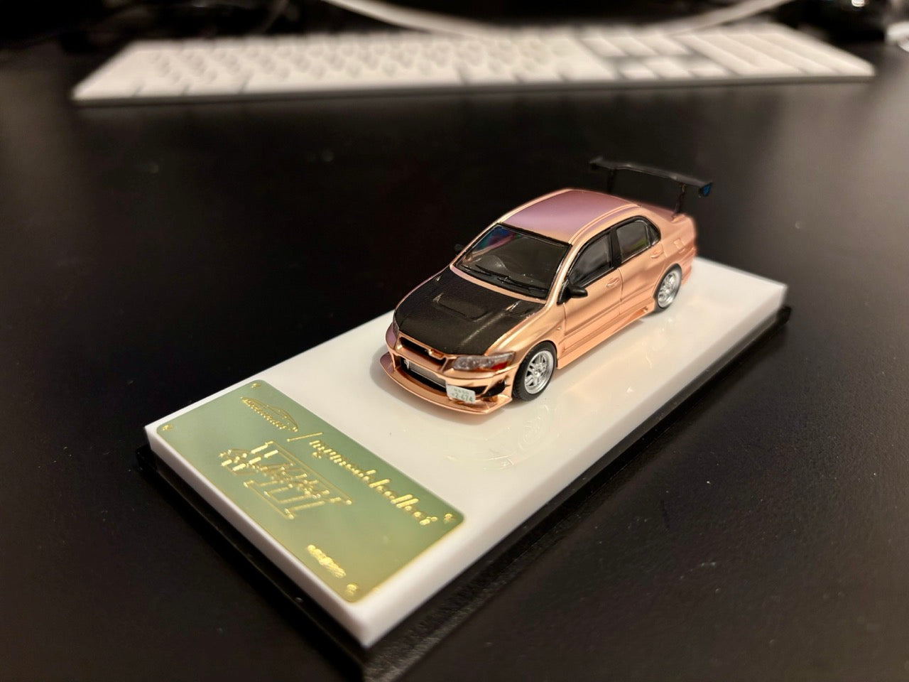 Model Collect 1:64 Mitsubishi Lancer Evolution 7 EVO VII Rose Gold with Carbon Hood
