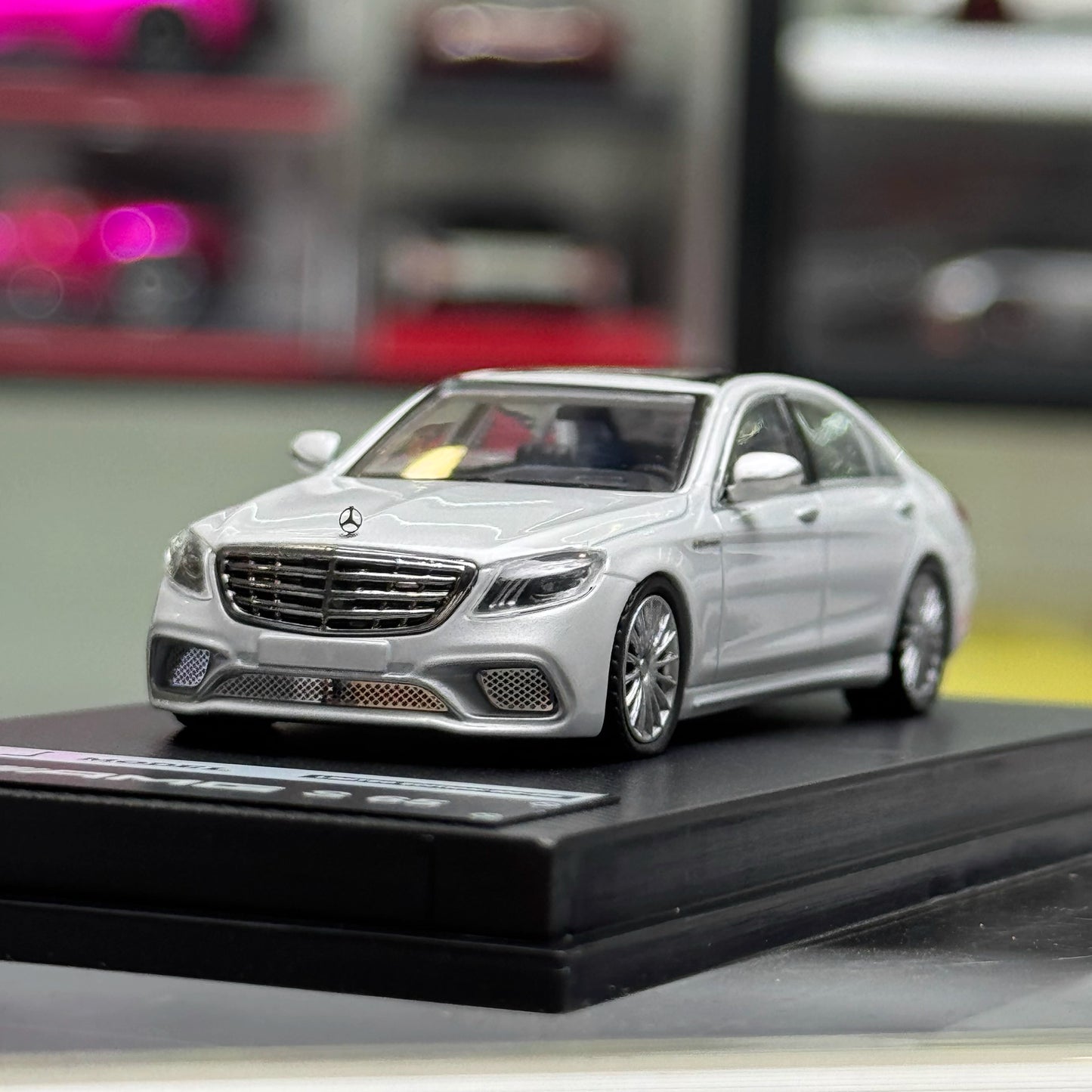 MJ Model 1:64 Mercedes Benz S-Class S65 AMG W222 Pearl White