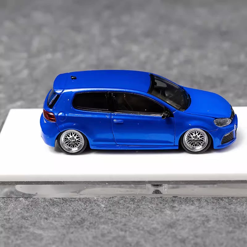 Maxwell 1:64 Volkswagen Golf GTI MK6 Pearl Blue BBS Wheels Low Stance Version Openable Front Hood Detailed Engine (China Beijing Hobby Expo HEC 2025 Event Edition)