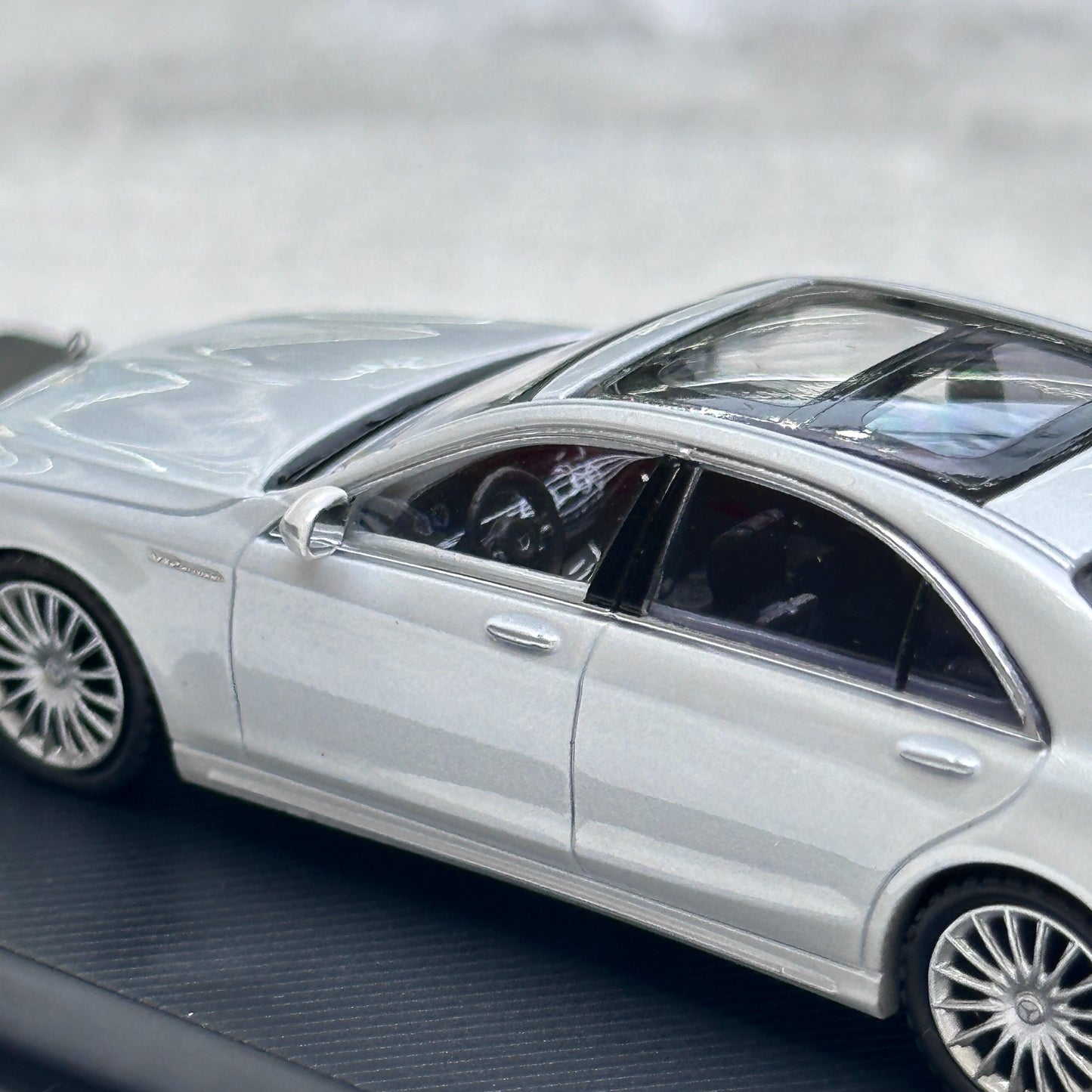 MJ Model 1:64 Mercedes Benz S-Class S65 AMG W222 Pearl White