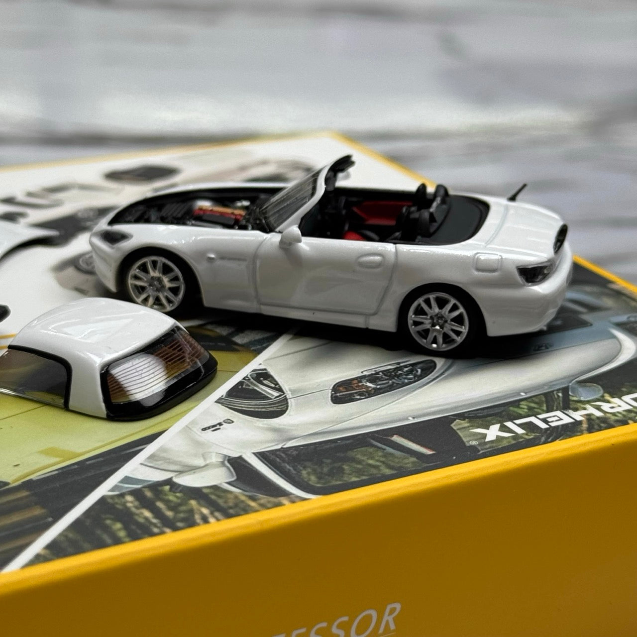 Motorhelix 1:64 Honda S2000 AP2 Official Licensed Grand Prix White Magnetic Assemble Parts Premium Packaging
