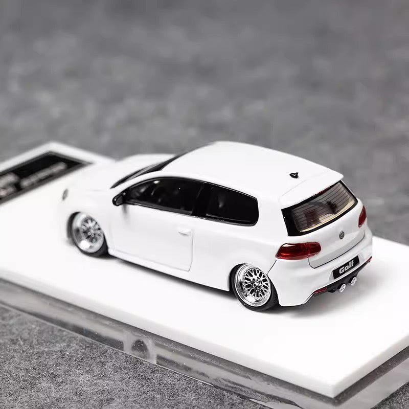 Maxwell 1:64 Volkswagen Golf GTI MK6 Pearl White BBS Wheels Low Stance Version Openable Front Hood Detailed Engine (China Beijing Hobby Expo HEC 2025 Event Edition)