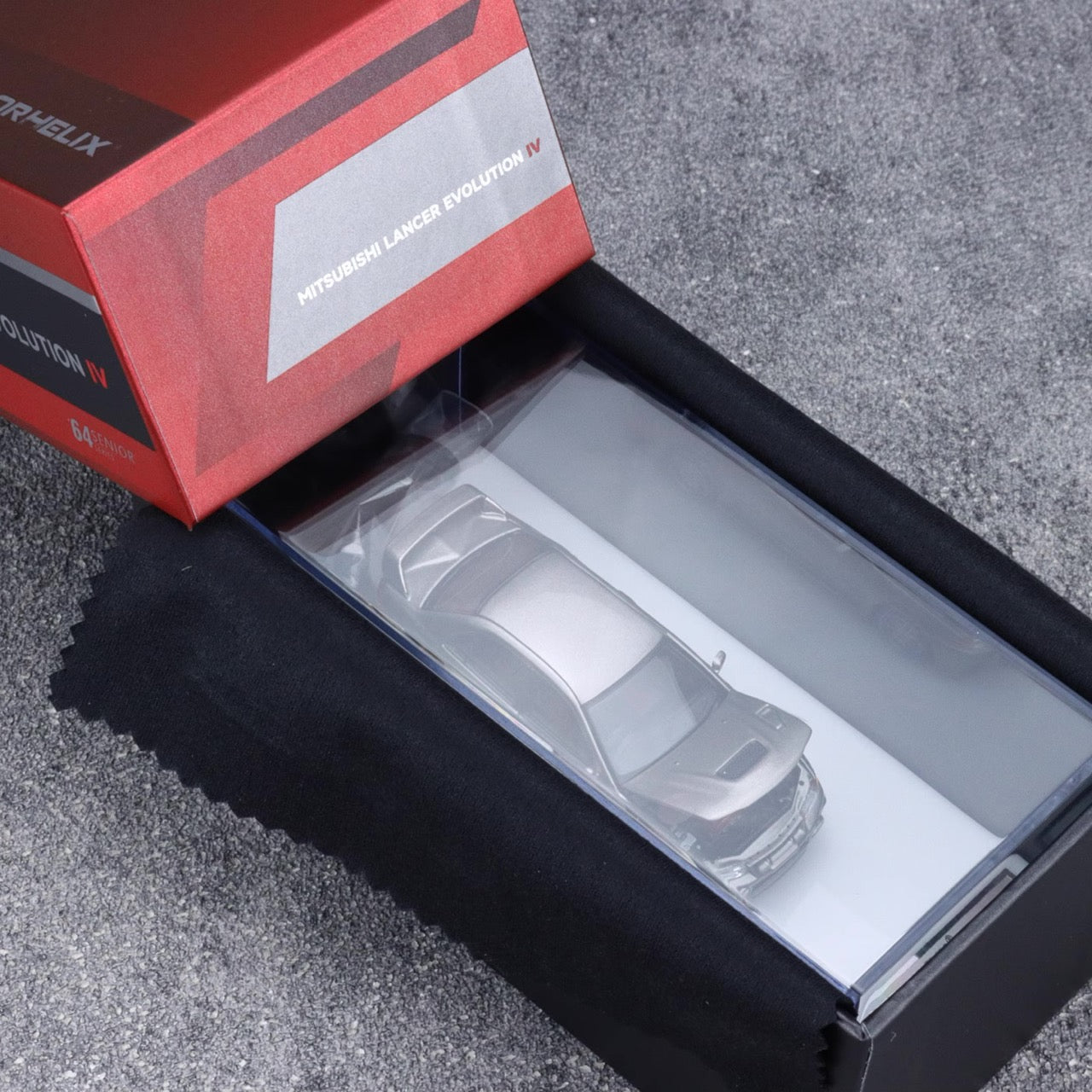 Motorhelix Senior Series 1:64 Mitsubishi Lancer Evolution 4 EVO IV Scotia White Openable Front Hood Detailed Engine - Mitsubishi Official Licensed