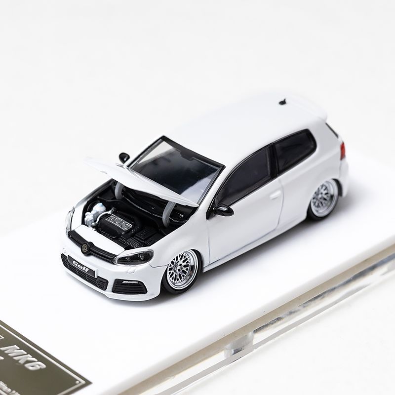Maxwell 1:64 Volkswagen Golf GTI MK6 Pearl White BBS Wheels Low Stance Version Openable Front Hood Detailed Engine (China Beijing Hobby Expo HEC 2025 Event Edition)