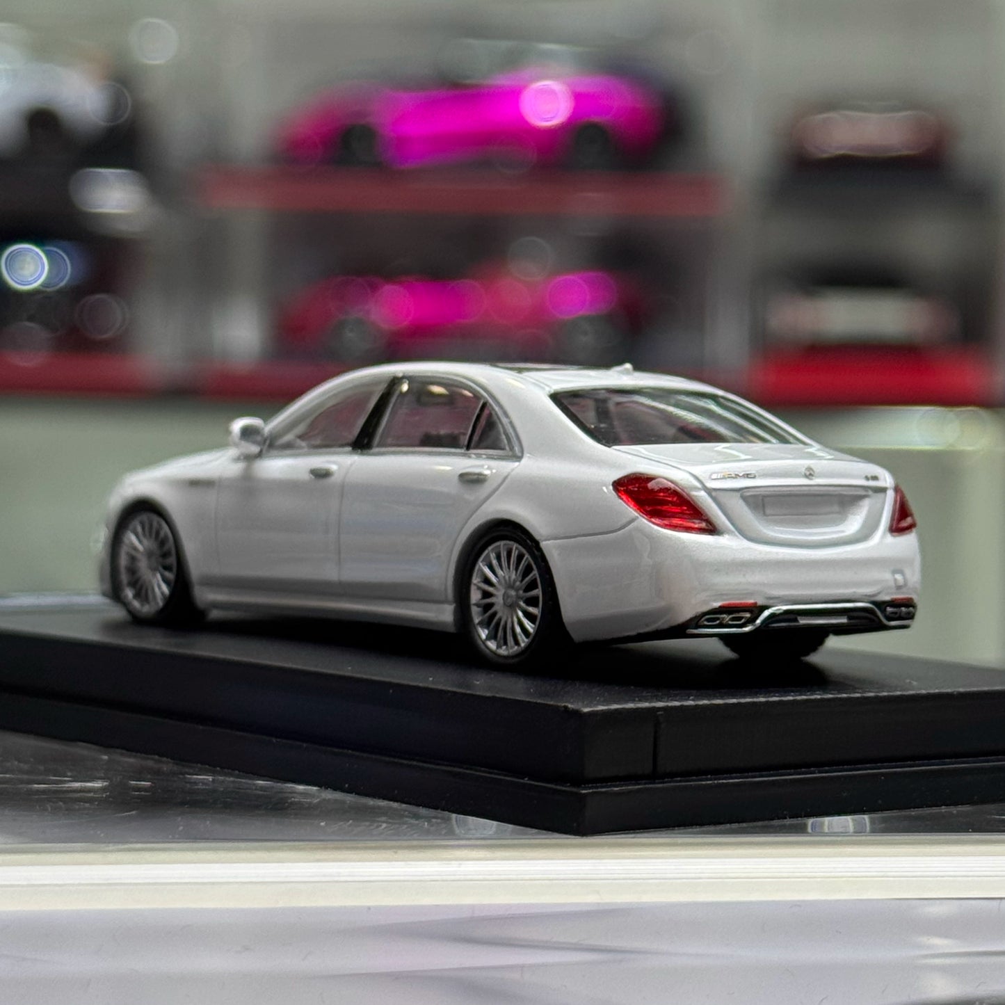 MJ Model 1:64 Mercedes Benz S-Class S65 AMG W222 Pearl White