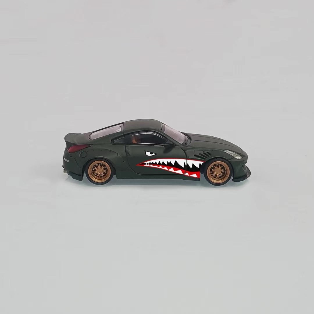 Solo 1:64 Nissan Fairlady Z33 350Z Pandem Rocket Bunny Custom Freen Shark