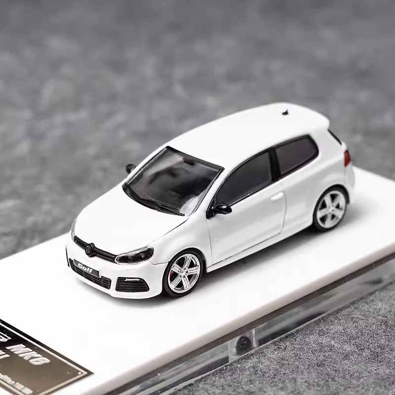 Maxwell 1:64 Volkswagen Golf GTI MK6 Pearl White Normal Version Openable Front Hood Detailed Engine (China Beijing Hobby Expo HEC 2025 Event Edition)