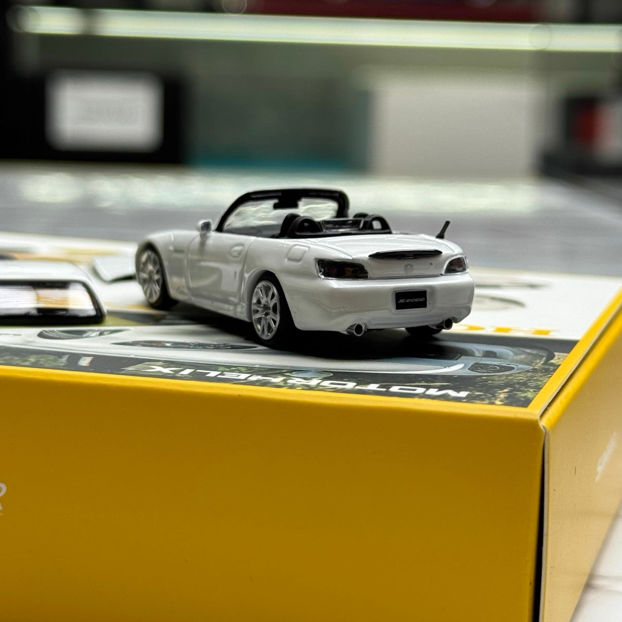 Motorhelix 1:64 Honda S2000 AP2 Official Licensed Grand Prix White Magnetic Assemble Parts Premium Packaging