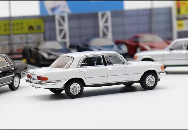 Maxwell 1/64 Mercedes Benz 450 SEL W116 White