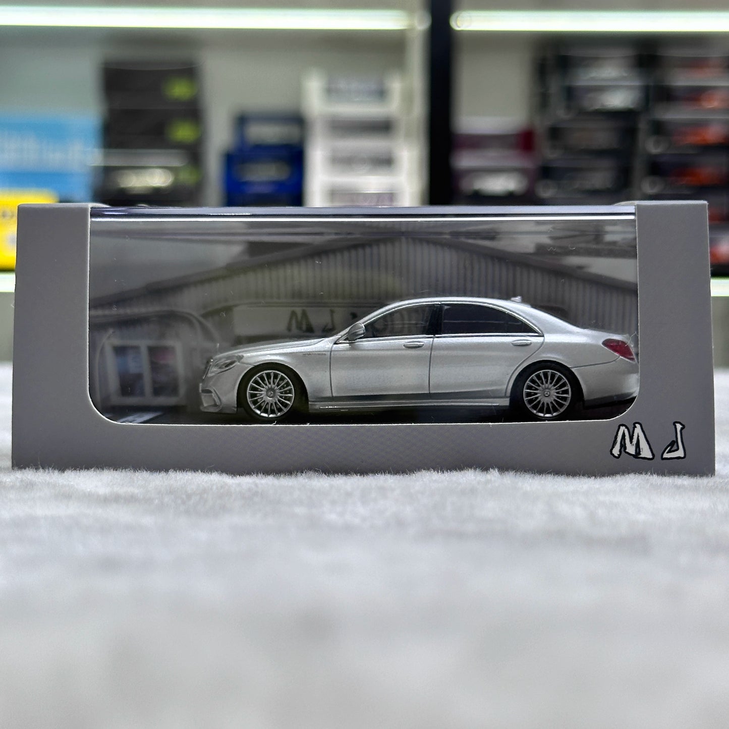 MJ Model 1:64 Mercedes Benz S-Class S65 AMG W222 Pearl White
