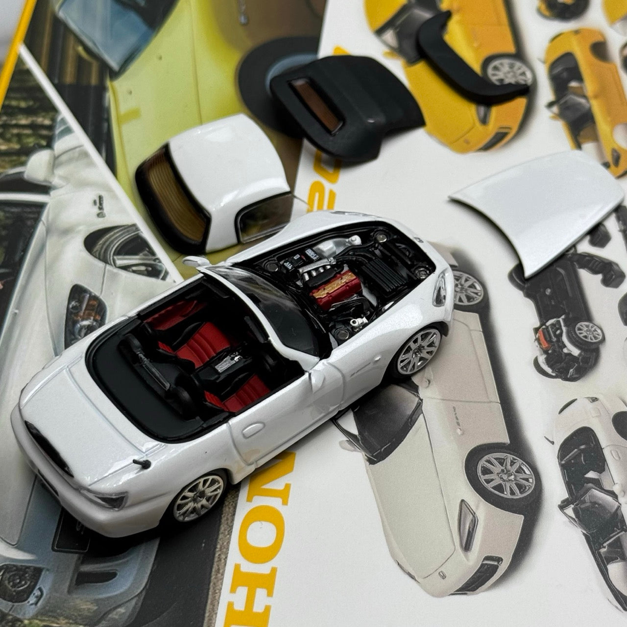 Motorhelix 1:64 Honda S2000 AP2 Official Licensed Grand Prix White Magnetic Assemble Parts Premium Packaging