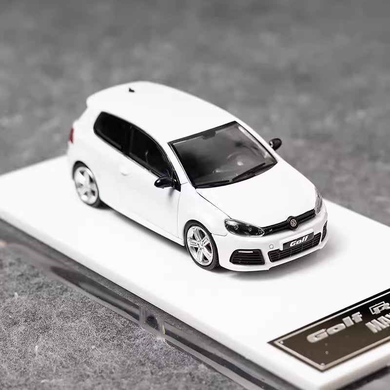 Maxwell 1:64 Volkswagen Golf GTI MK6 Pearl White Normal Version Openable Front Hood Detailed Engine (China Beijing Hobby Expo HEC 2025 Event Edition)