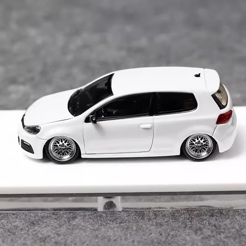 Maxwell 1:64 Volkswagen Golf GTI MK6 Pearl White BBS Wheels Low Stance Version Openable Front Hood Detailed Engine (China Beijing Hobby Expo HEC 2025 Event Edition)