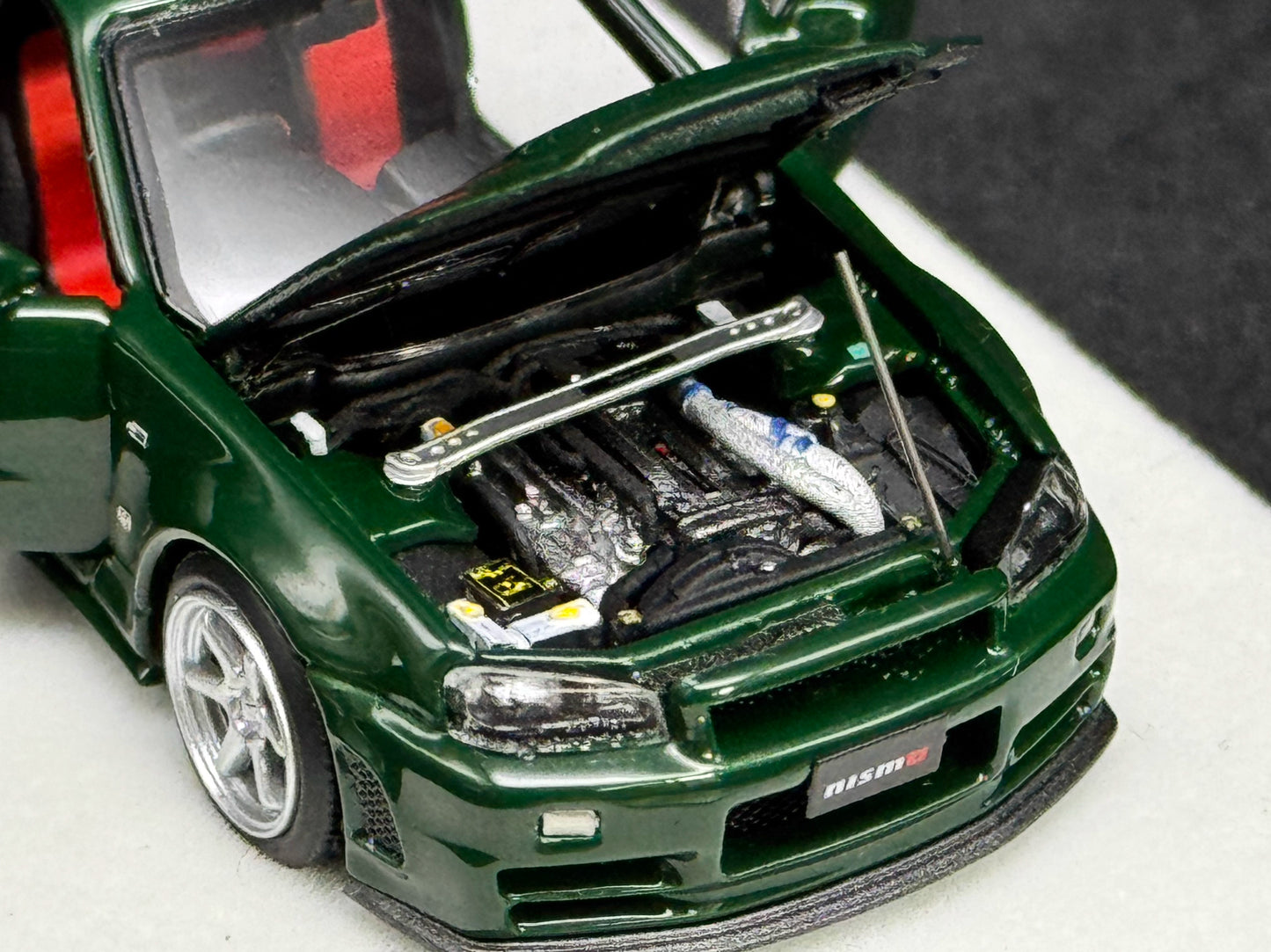 PGM 1:64 Nissan Skyline GT-R R34 Nismo Z-Tune British Green with Separated Display Engine Nissan Official Licensed (Normal Rectangle Box Edition)