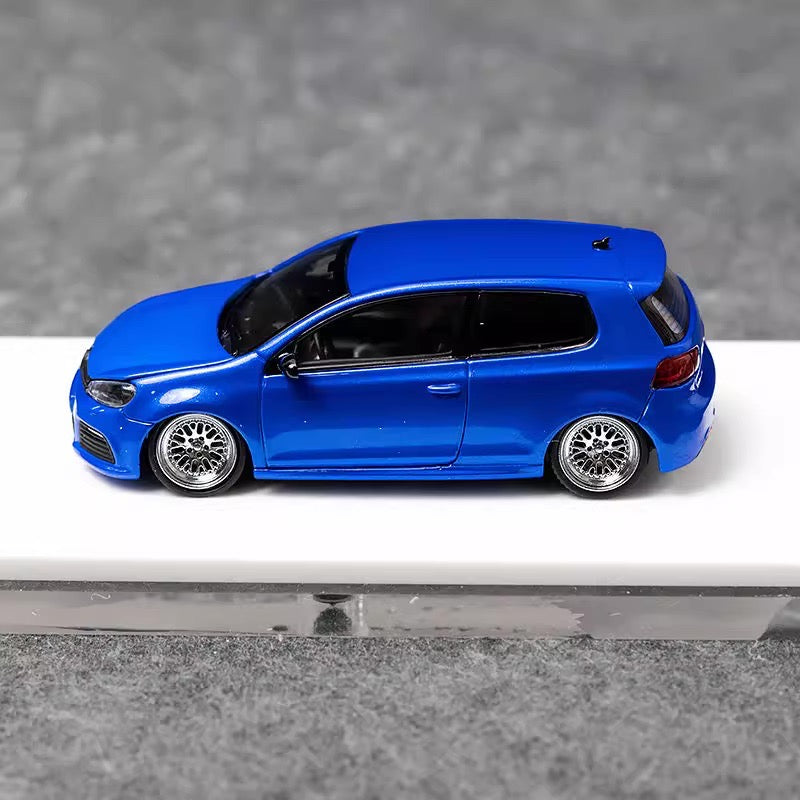 Maxwell 1:64 Volkswagen Golf GTI MK6 Pearl Blue BBS Wheels Low Stance Version Openable Front Hood Detailed Engine (China Beijing Hobby Expo HEC 2025 Event Edition)